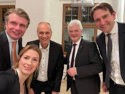 Die Stadverbandsvorsitzende Susanne Bix und die vier Gratulanten aus Bund, Land und Stadt.