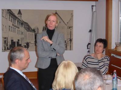 Landrtin Stefanie Brkle referiert ber Aufgaben und Weichenstellungen der Kreispolitik.