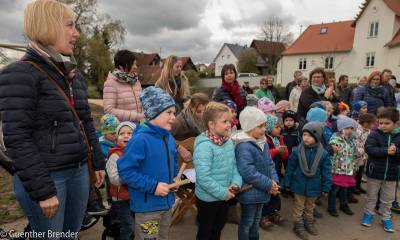 Alle warten gespannt bis die Gerte ausprobiert werden knnen.
