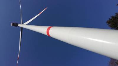 Vestas-Windturbine mit 149m Nabenhhe und 70m Rotorradius.
